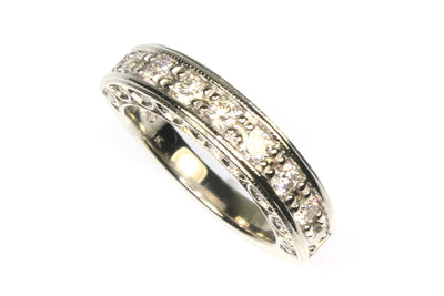 .95ctw Three Sided Diamond Band