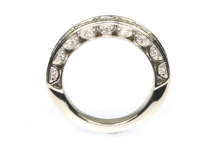 .95ctw Three Sided Diamond Band